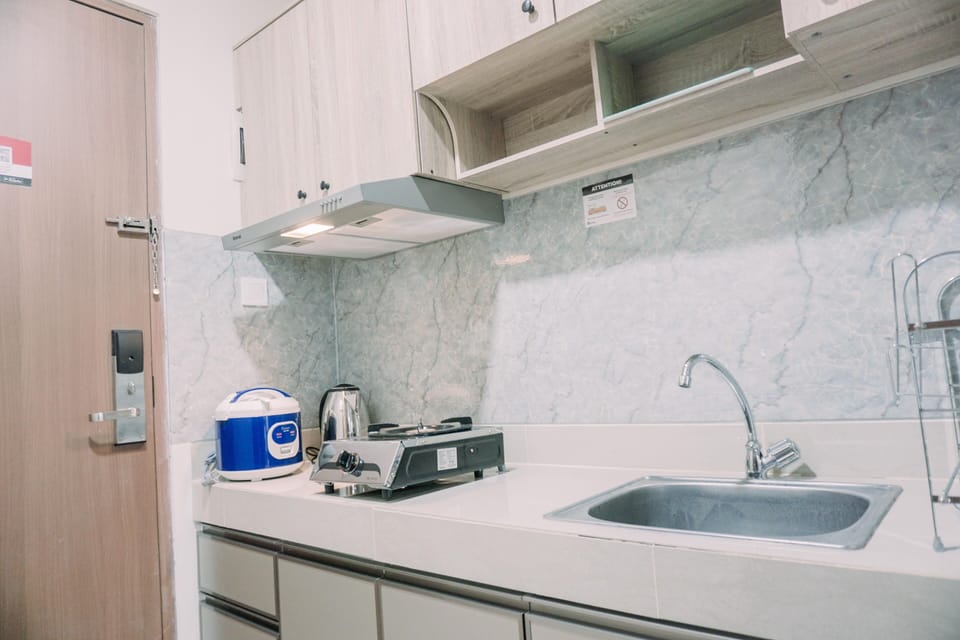 Studio | Private kitchen | Full-size fridge, stovetop