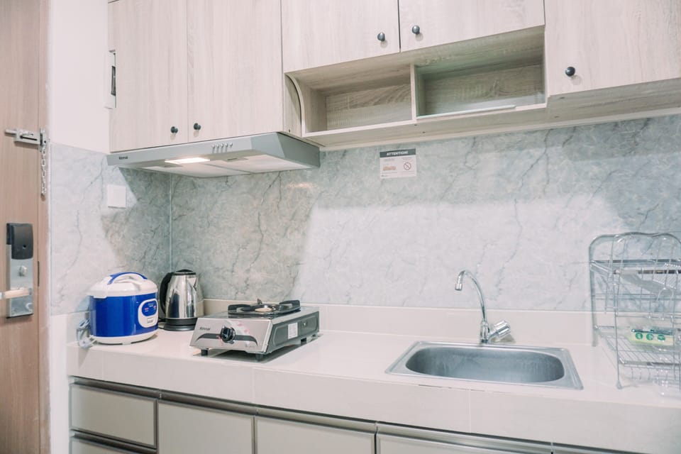 Studio | Private kitchen | Full-size fridge, stovetop