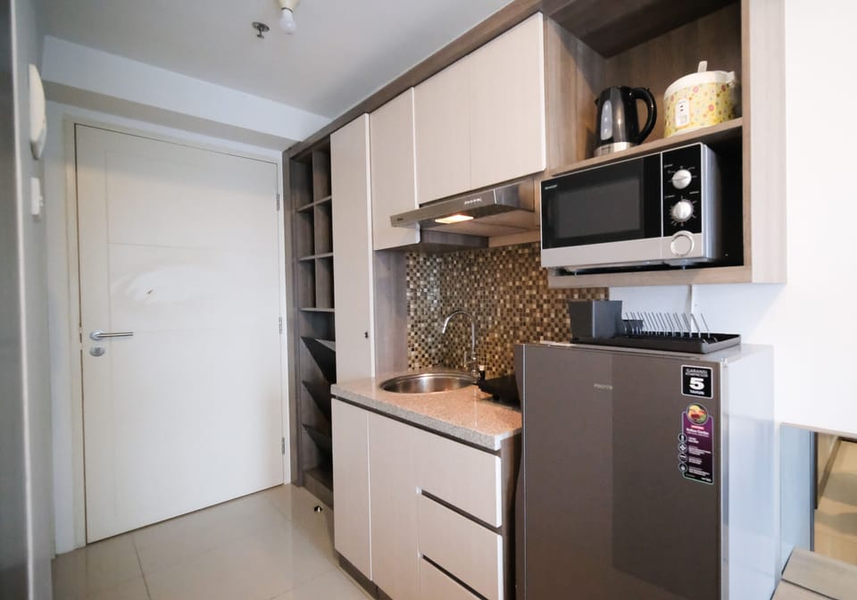 Studio | Private kitchen | Full-size fridge, stovetop