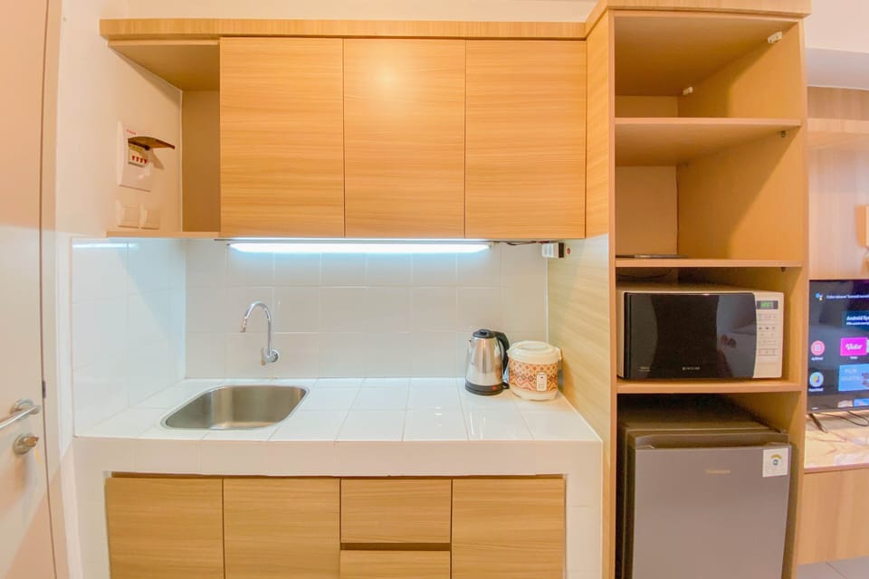 Studio | Private kitchen | Full-size fridge, stovetop