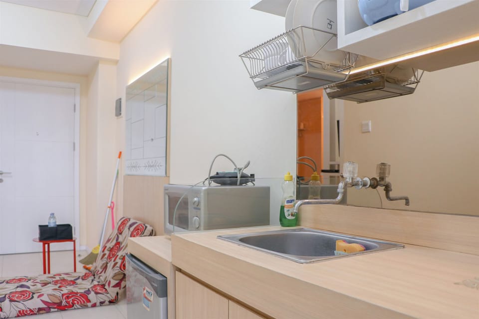 Apartment | Private kitchen | Full-size fridge, stovetop