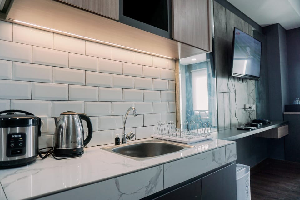 Studio | Private kitchen | Full-size fridge, stovetop
