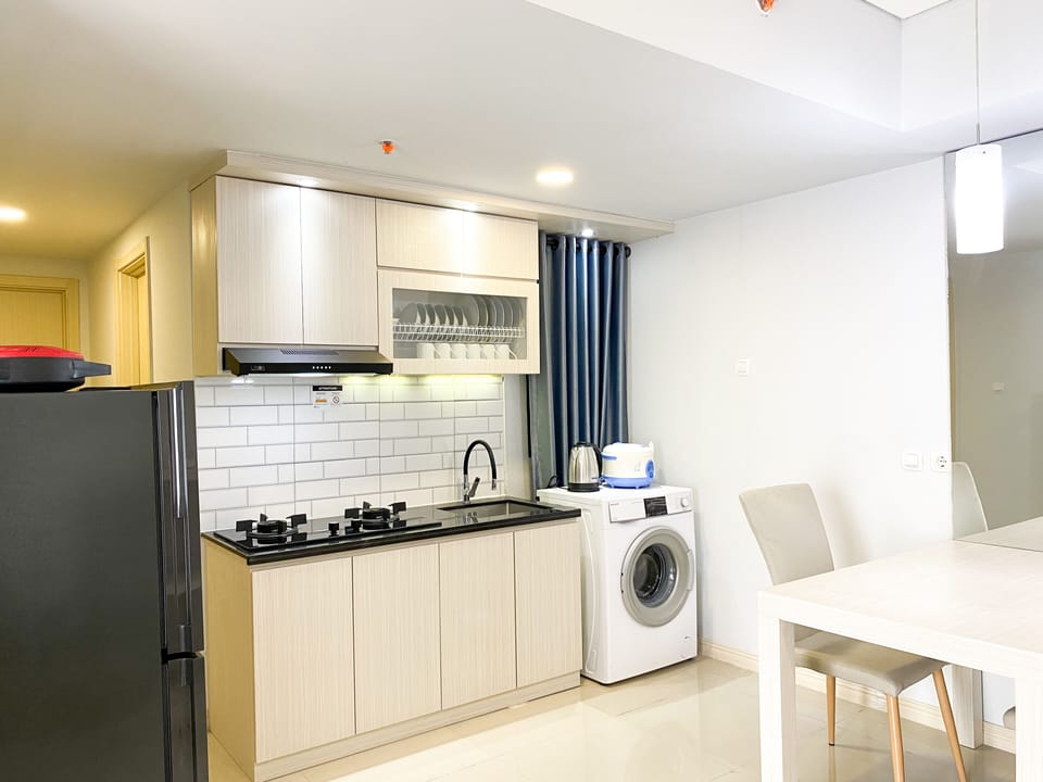 Apartment | Private kitchen | Full-size fridge, stovetop