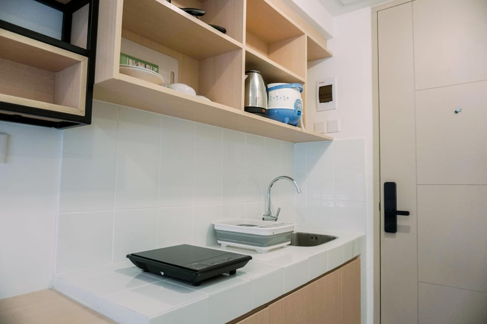 Studio | Private kitchen | Full-size fridge, stovetop