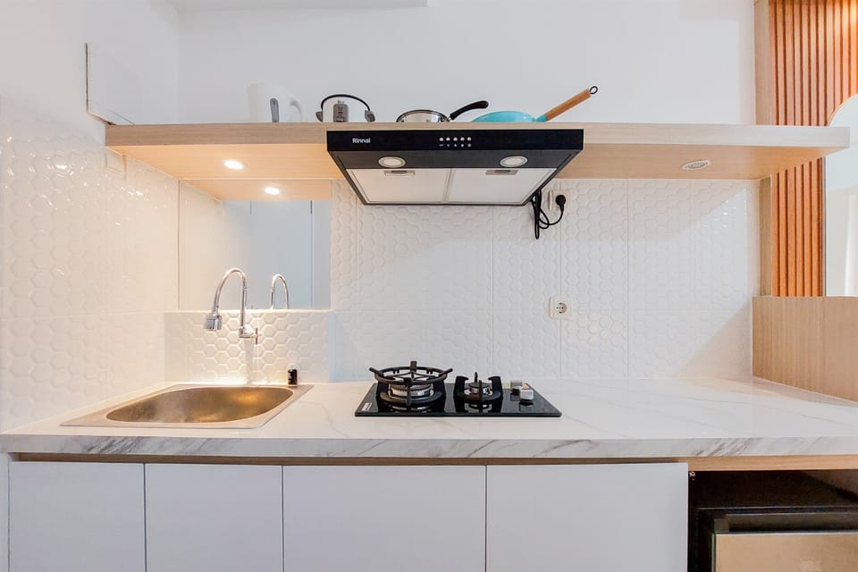 Studio | Private kitchen | Full-size fridge, stovetop