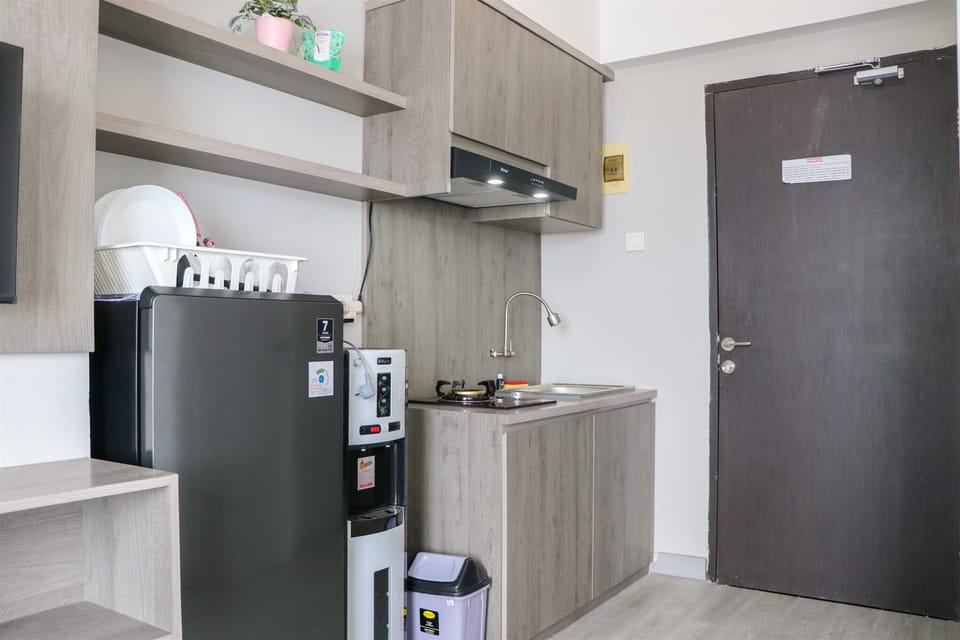 Apartment | Private kitchen | Full-size fridge, stovetop