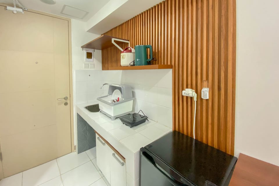 Studio | Private kitchen | Full-size fridge, stovetop