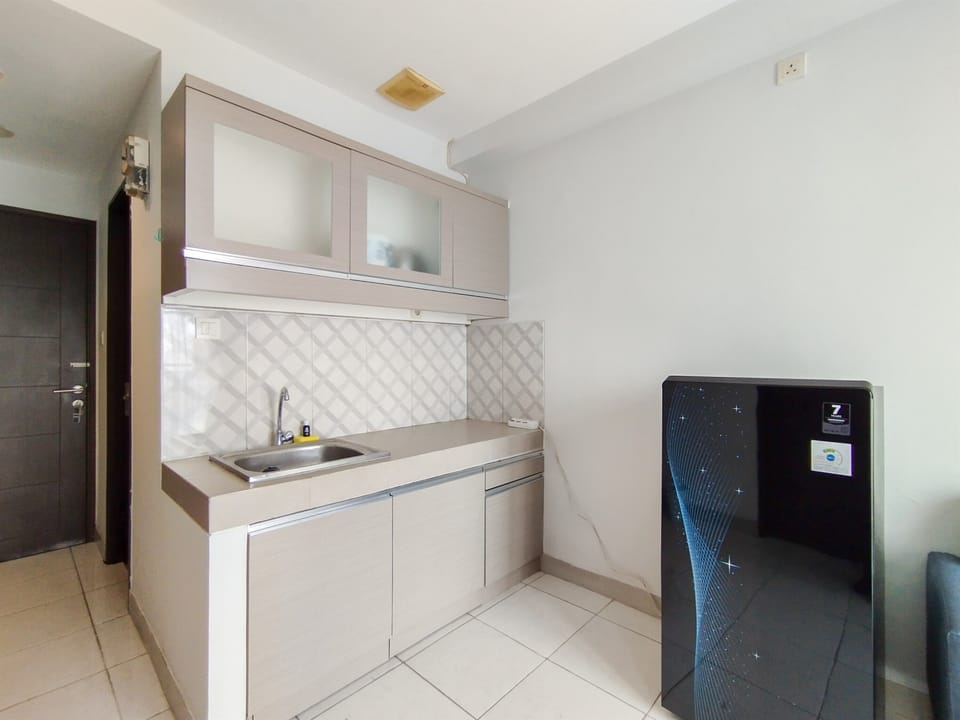 Apartment | Private kitchen | Full-size fridge, stovetop