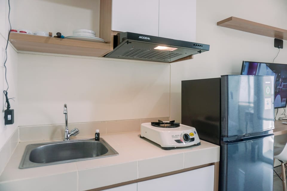 Studio | Private kitchen | Full-size fridge, stovetop