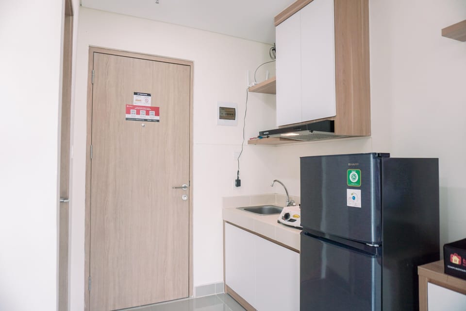 Studio | Private kitchen | Full-size fridge, stovetop