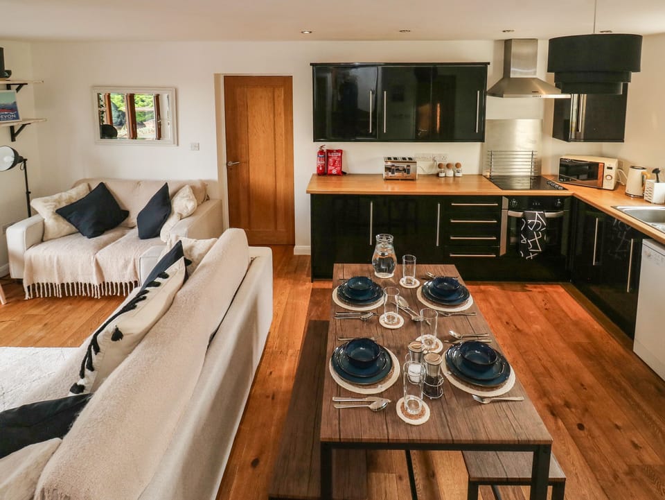 Fridge, dishwasher, electric kettle, toaster