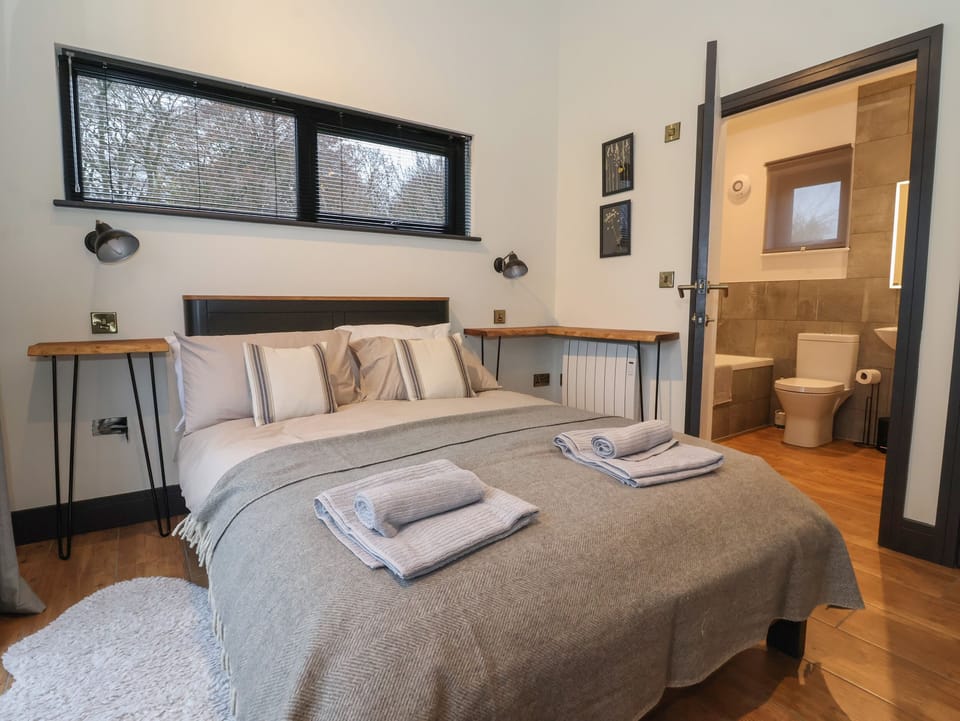 2 bedrooms, individually decorated, individually furnished, free WiFi