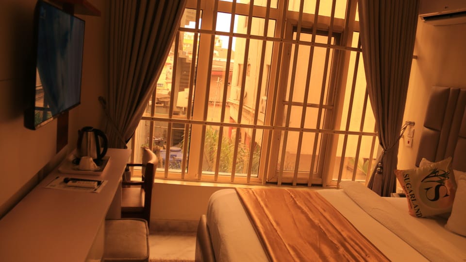 Standard Room | In-room dining