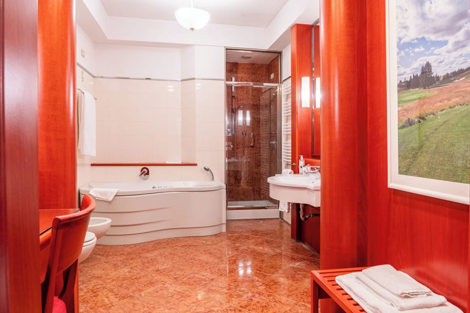 Junior Studio Suite, 1 King Bed with Sofa bed | Bathroom | Free toiletries, hair dryer, bidet, soap