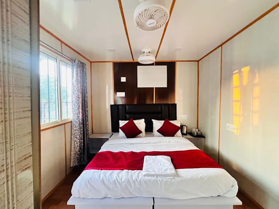 Deluxe Room | 1 bedroom, free WiFi