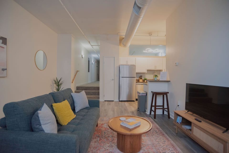 Executive Apartment | Living area | TV
