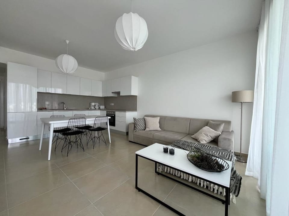 Apartment, 2 Bedrooms, Terrace, Garden View | Living area