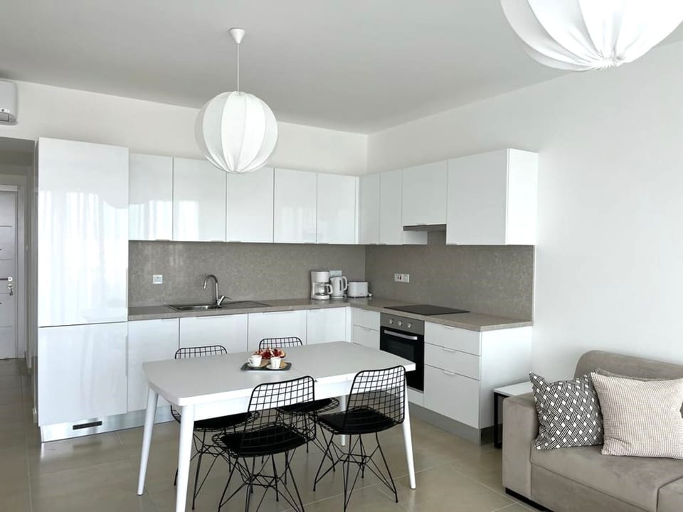 Apartment, 2 Bedrooms, Terrace, Garden View | Interior