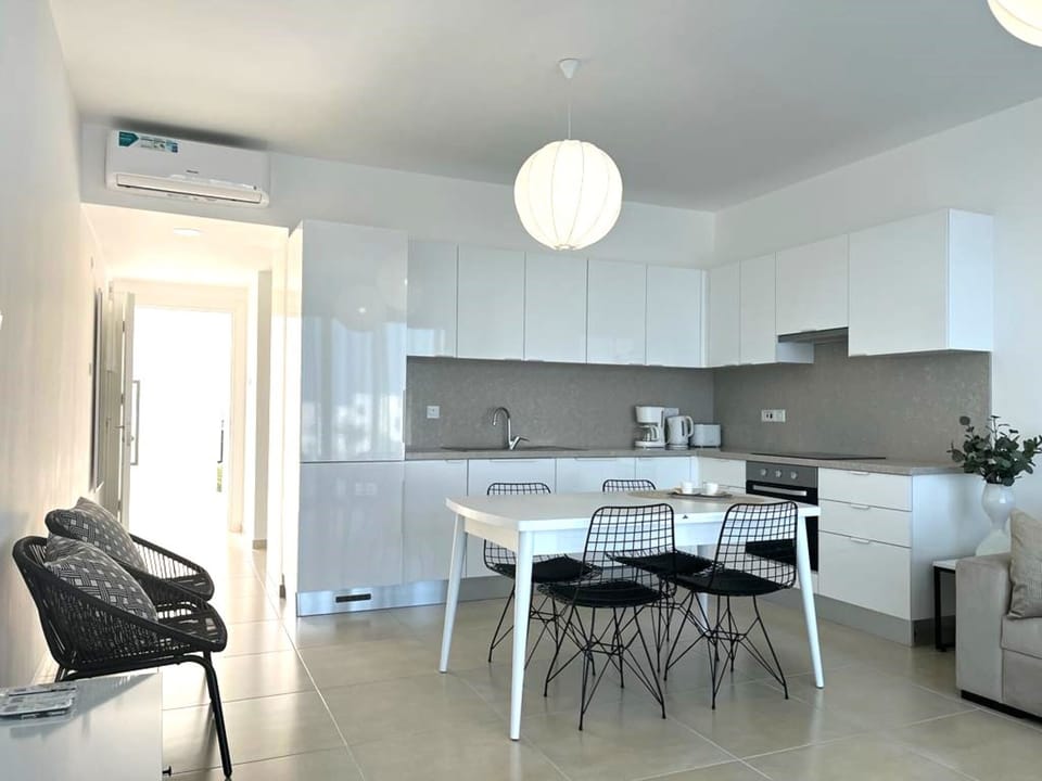 Apartment, 2 Bedrooms, Terrace, Garden View | Interior