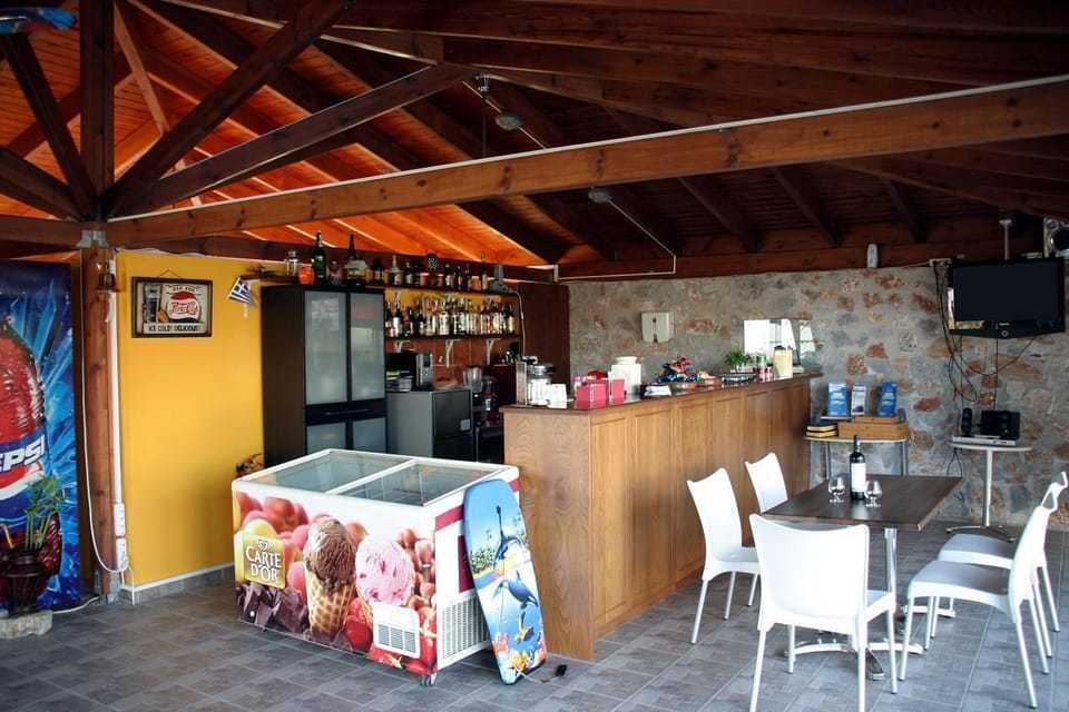 Poolside bar