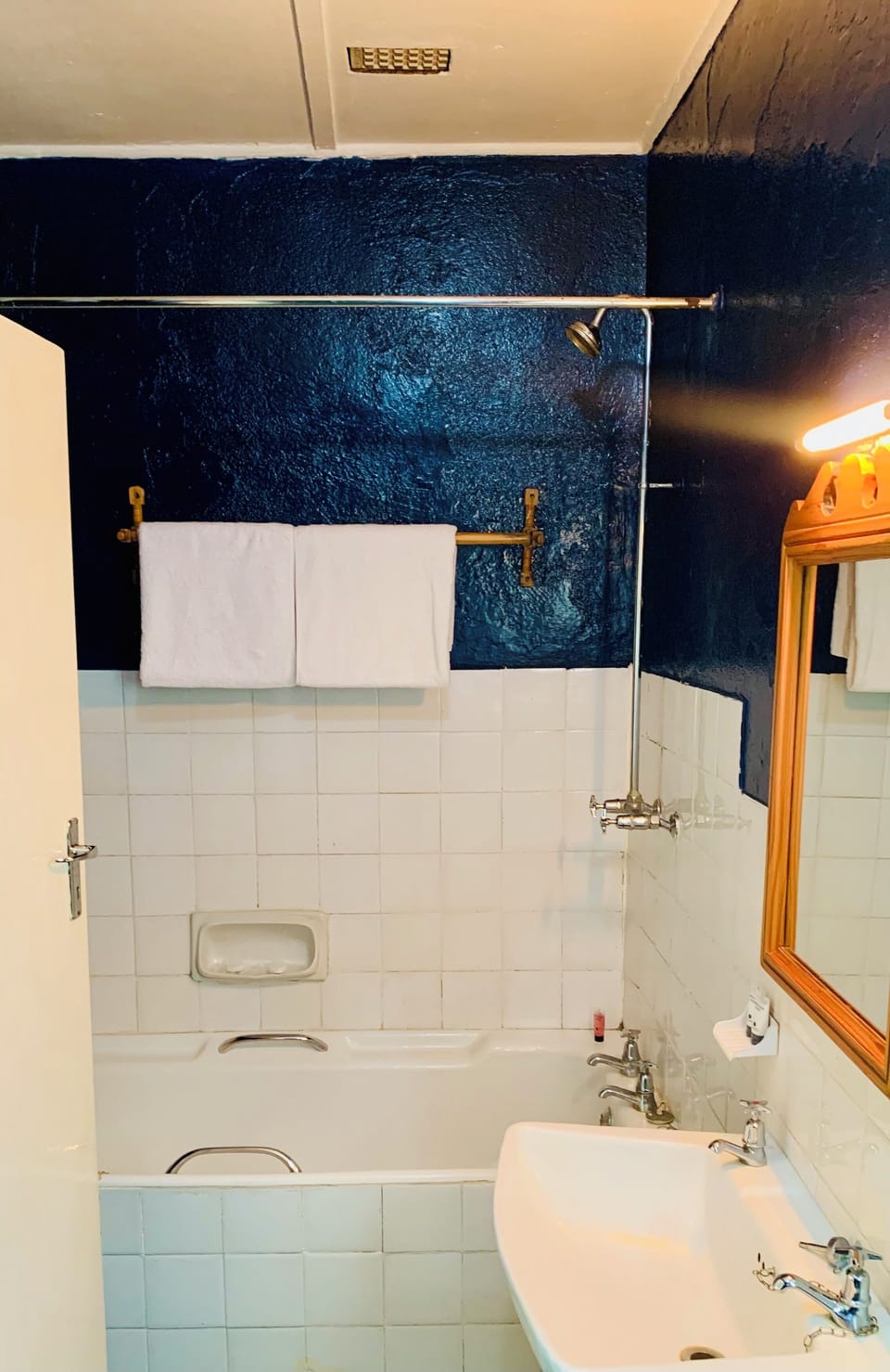 Deluxe Room | Bathroom