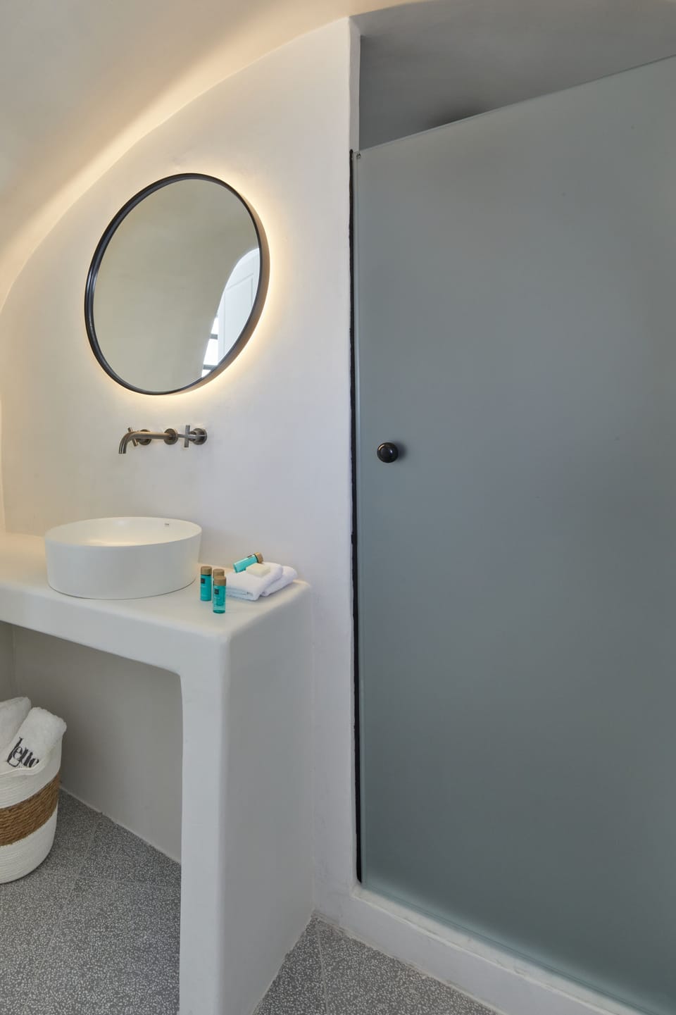 Lerion Traditional Cave | Bathroom | Shower, hydromassage showerhead, free toiletries, hair dryer