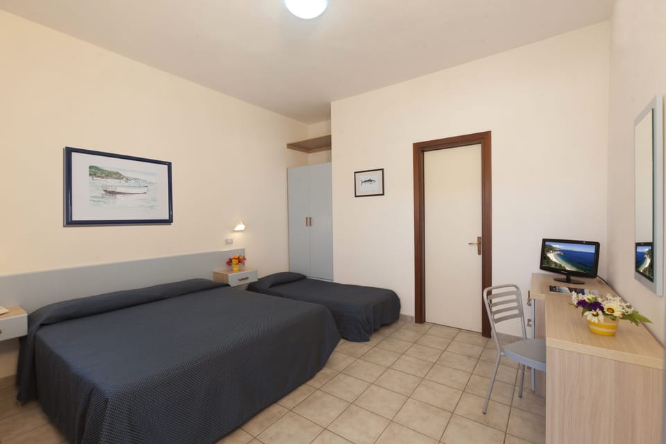 In-room safe, desk, soundproofing, cribs (surcharge)