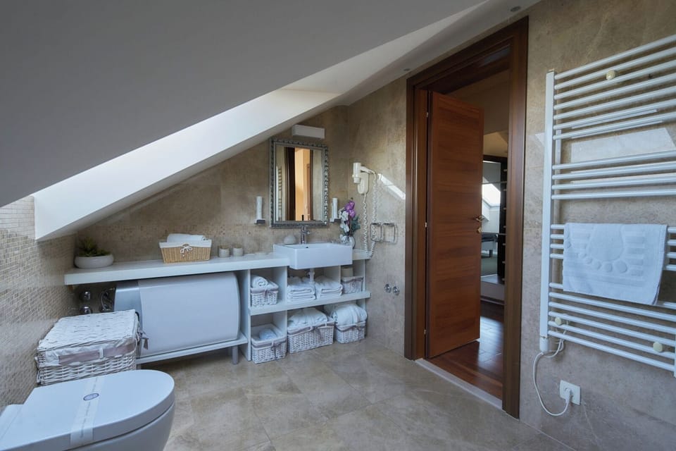 Presidental 2 bedroom Apartment (4+2) | Minibar, in-room safe, desk, laptop workspace