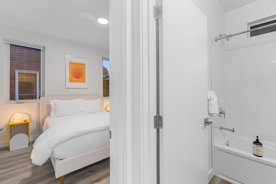 Classic Apartment | 2 bedrooms, iron/ironing board, free WiFi, bed sheets