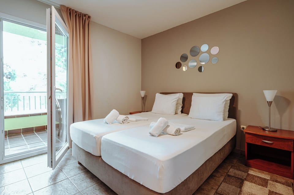 1 bedroom, in-room safe, desk, blackout drapes