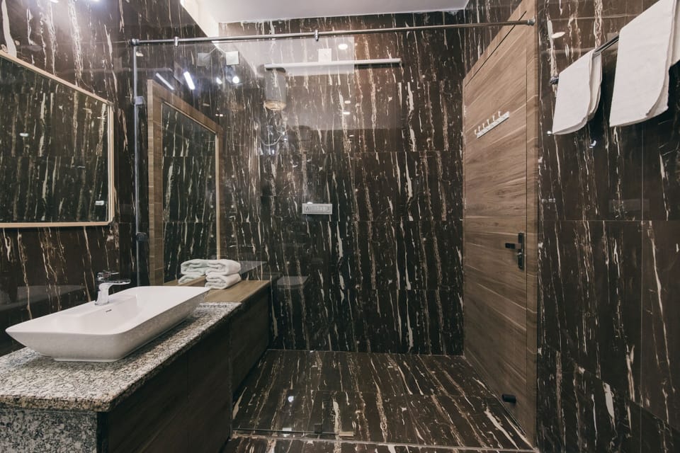Shower, free toiletries, hair dryer, towels