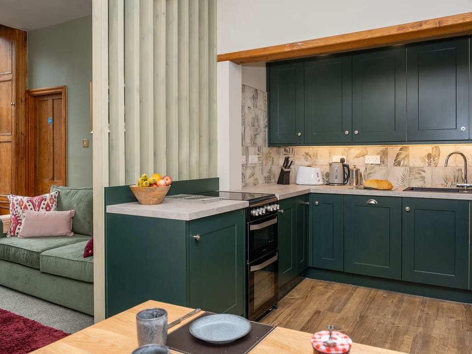 Cottage | Private kitchen | Fridge, electric kettle, toaster, cookware/dishes/utensils