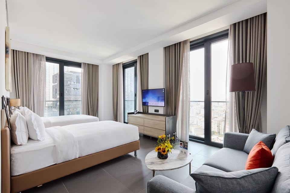 Standard Twin Room, 2 Twin Beds, Mobility Accessible | Premium bedding, down comforters, in-room safe, laptop workspace
