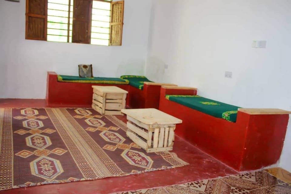 Traditional Apartment, 3 Bedrooms, Kitchen | Living area
