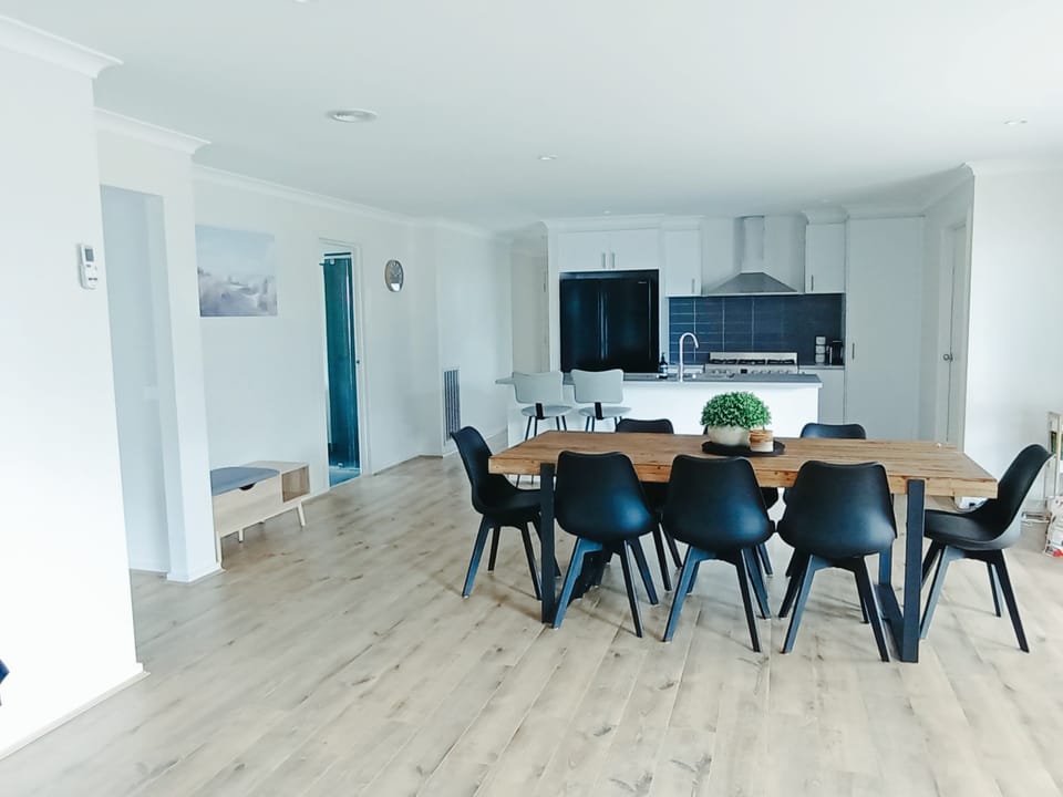 House, 3 Bedrooms, Ensuite, Garden View | In-room dining
