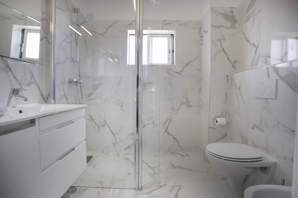 Basic Double Room | Bathroom | Shower, hair dryer, towels, soap