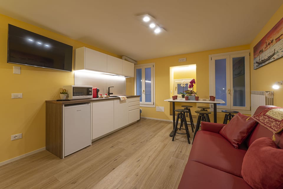 NINA VENICE APARTMENT | Private kitchen | Espresso maker, coffee/tea maker, electric kettle
