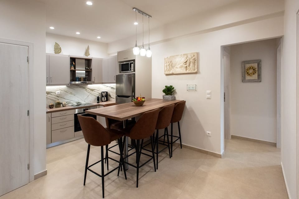 Luxury Apartment | Private kitchen | Full-size fridge, microwave, oven, stovetop