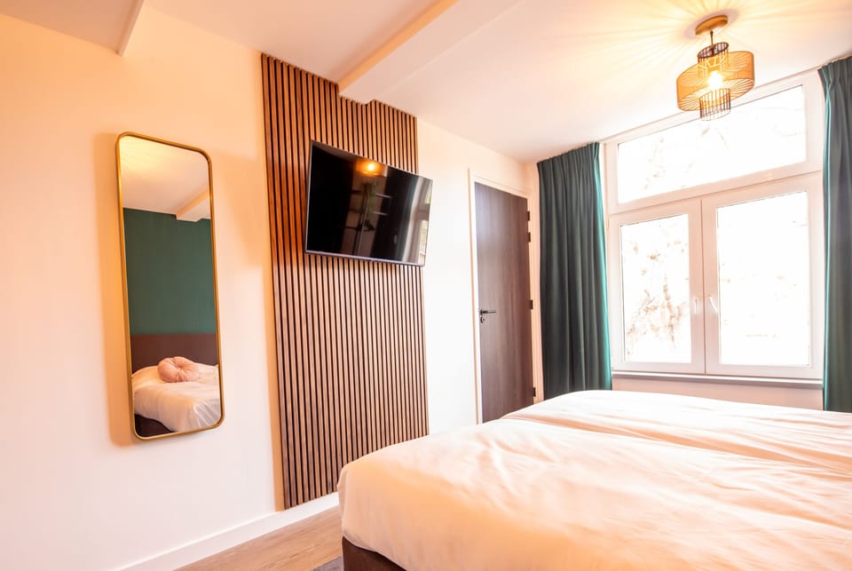 Standard Double Room | Hypo-allergenic bedding, memory foam beds, in-room safe, desk