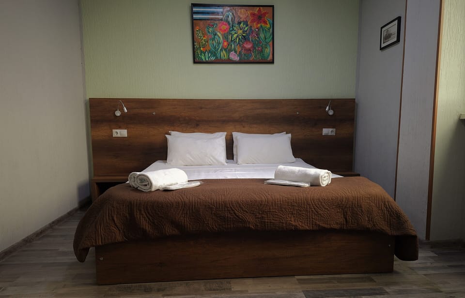 Classic Double Room | Minibar, soundproofing, WiFi (free), bed sheets
