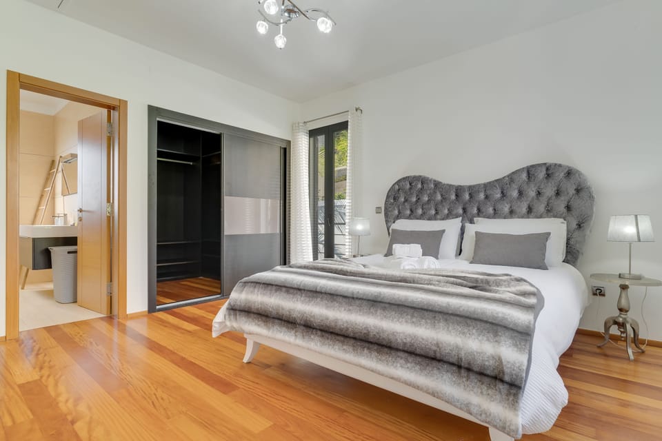 3 bedrooms, blackout drapes, iron/ironing board, free WiFi