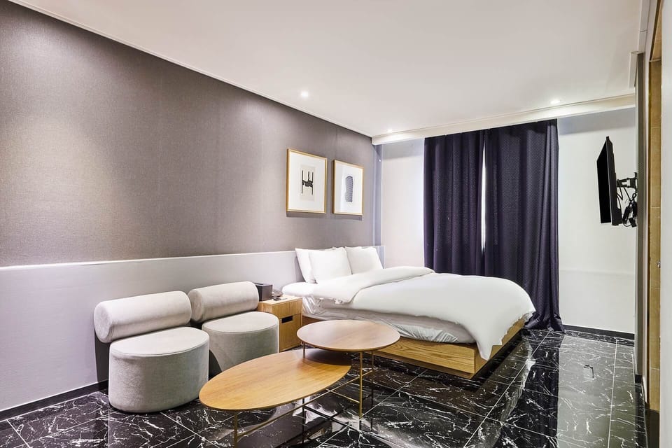 Suite (previously Pacific Hotel GimpoAirport) | Individually furnished, desk, free WiFi
