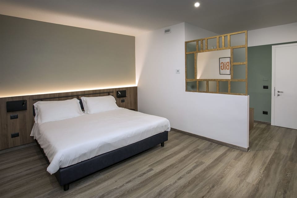 Exclusive Suite | Egyptian cotton sheets, premium bedding, down comforters, pillowtop beds