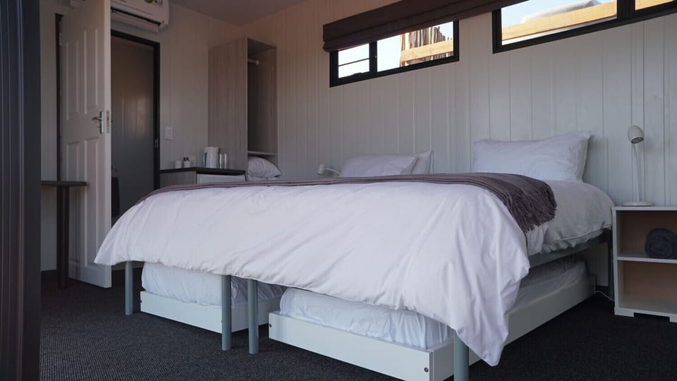 Family Room (Queen Bed + 2 Roll-Out Trundle Beds) | Desk, laptop workspace, bed sheets