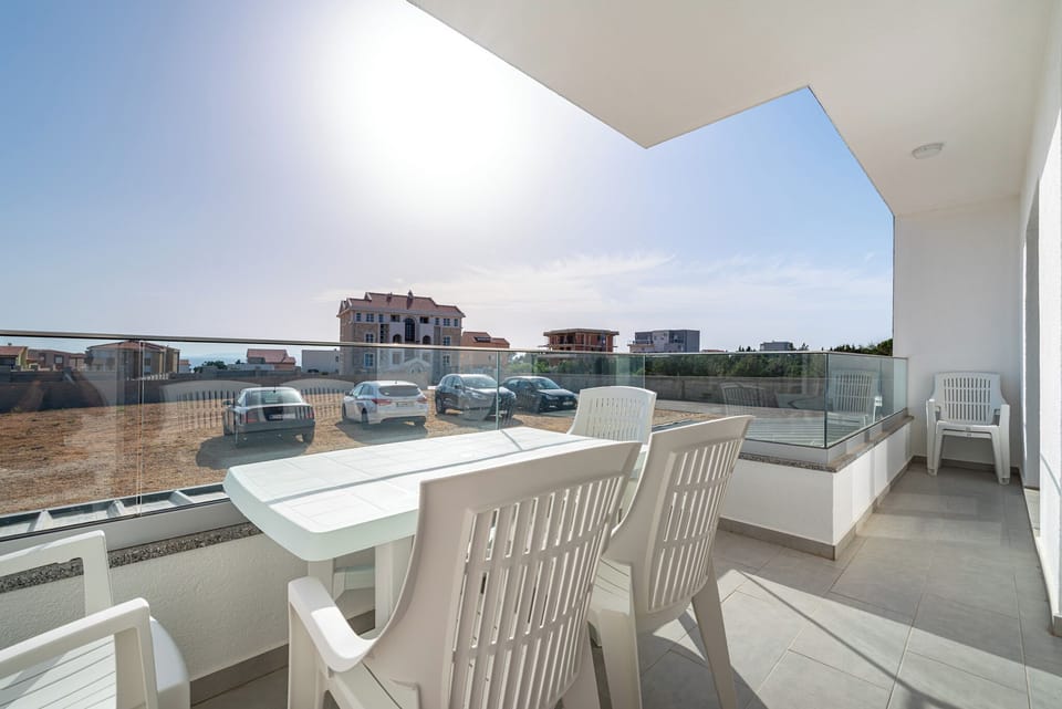Apartment, 1 Bedroom, Balcony, City View | Outdoor dining