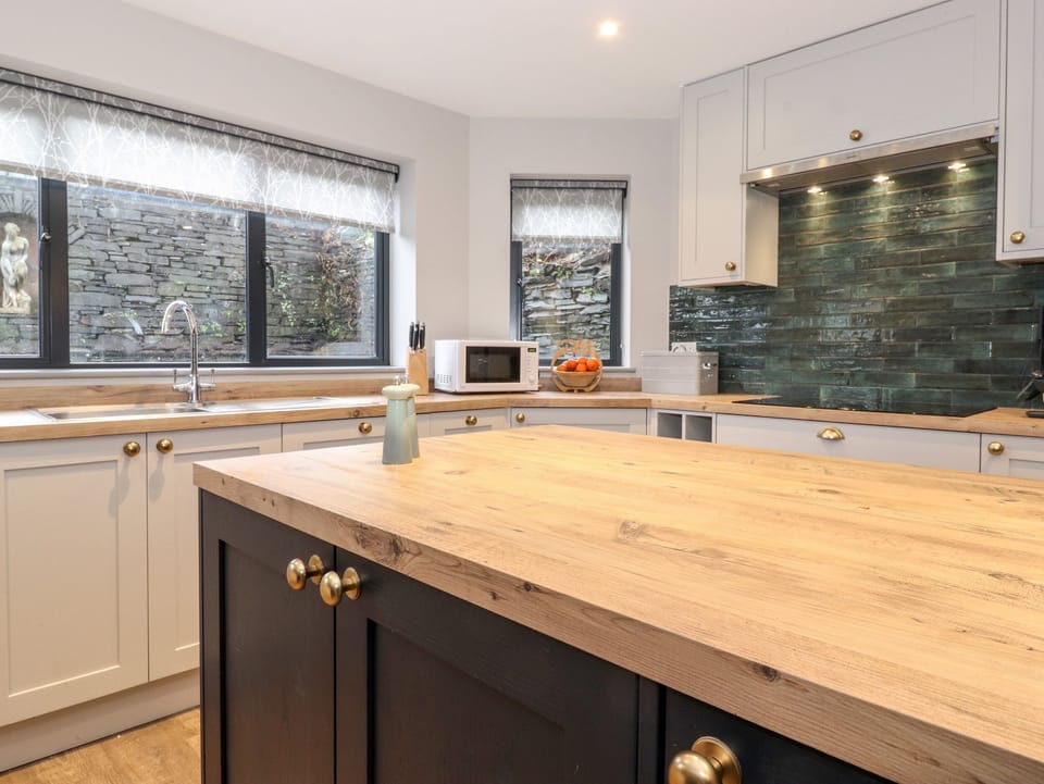 Fridge, dishwasher, electric kettle, toaster