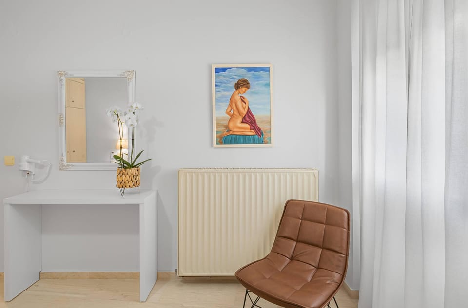 Luxury Suite | 2 bedrooms, in-room safe, individually furnished, desk