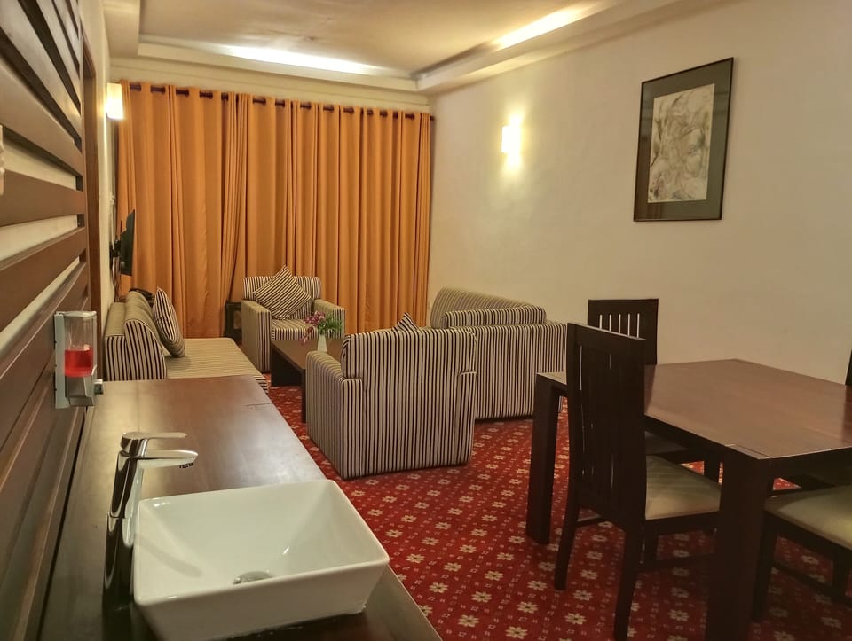 Superior Single Room, 1 King Bed, Non Smoking, Lake View | Living area | 36-inch flat-screen TV with satellite channels