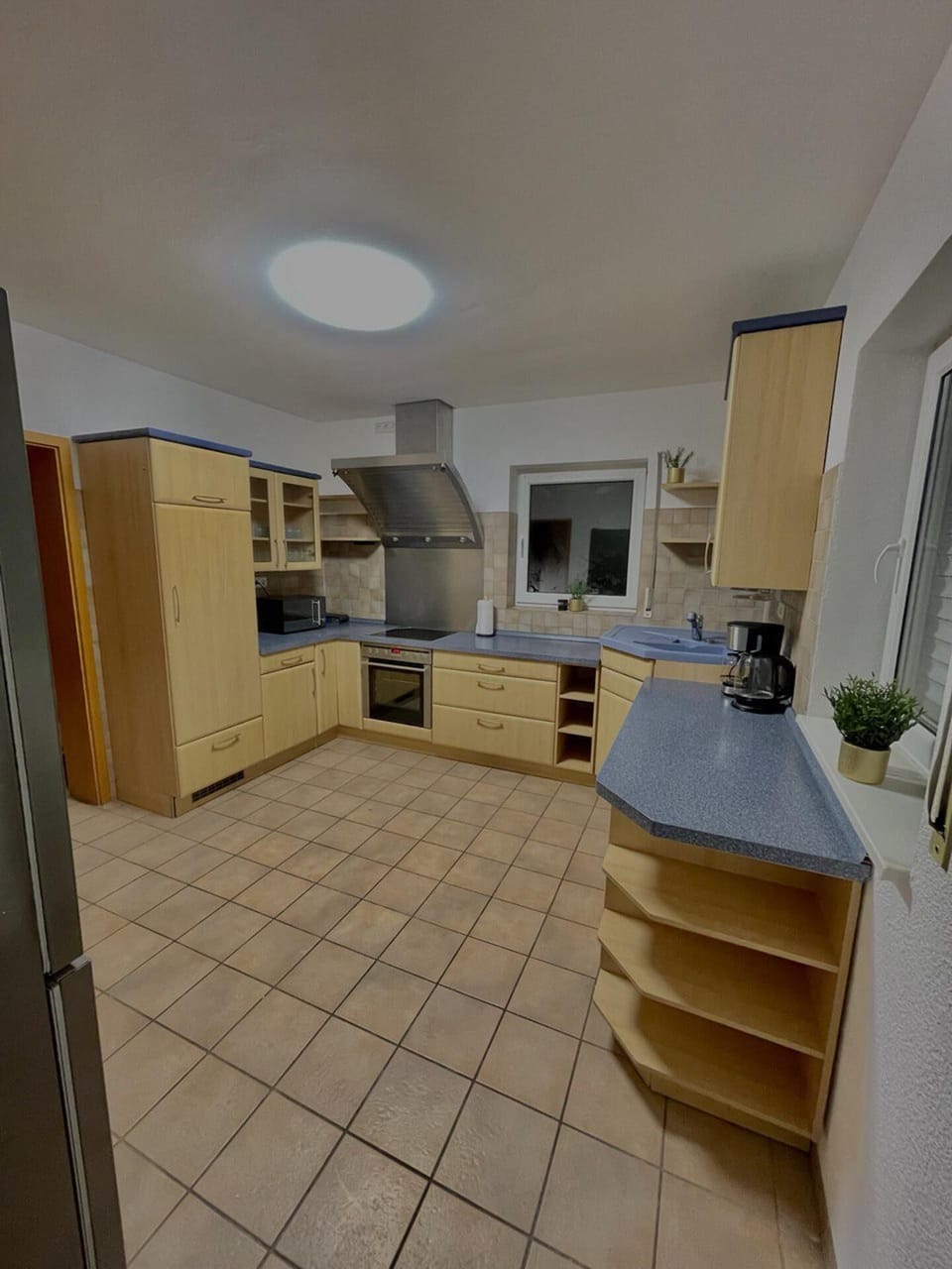 House | Private kitchen | Fridge, microwave, oven, stovetop