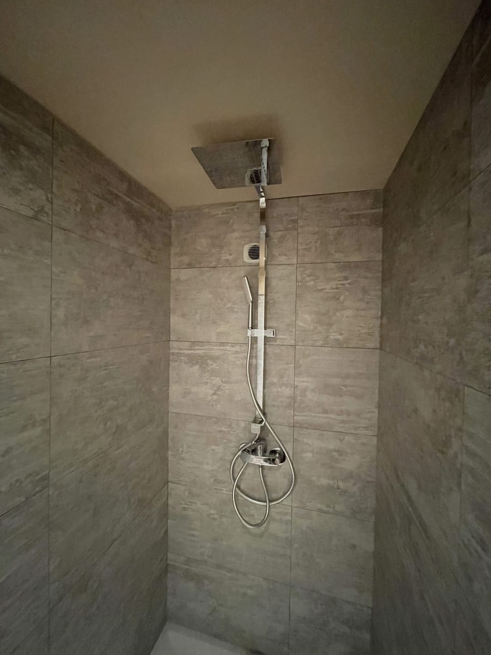 Standard Room | Bathroom | Free toiletries, hair dryer, bathrobes